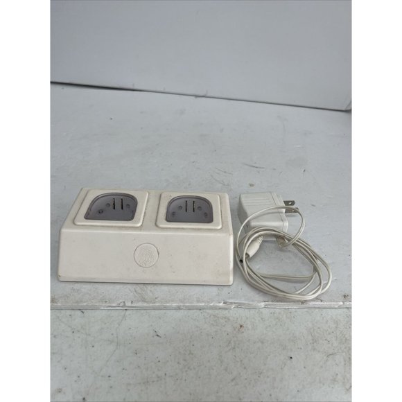 Psyclone Essentials Wii Controller Dual Recharge Charge Station PSE530 - Picture 1 of 8